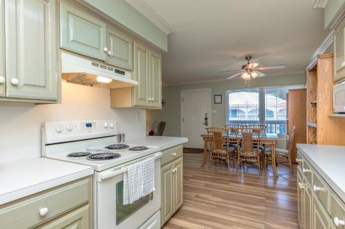 Surfside 216 by Padre Escapes - image 13