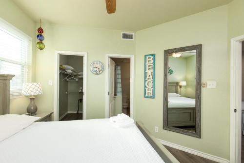 Island Retreat 211 by Padre Escapes - image 10