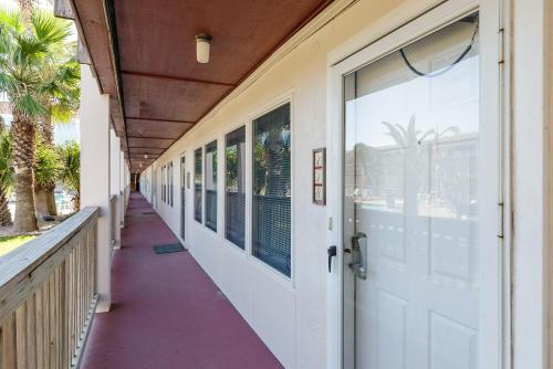 Surfside 118 by Padre Escapes - image 10