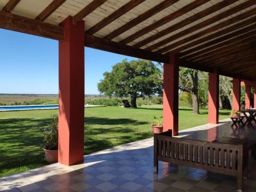 Simonetta CASA DE CAMPO CON VISTA AL RÍO