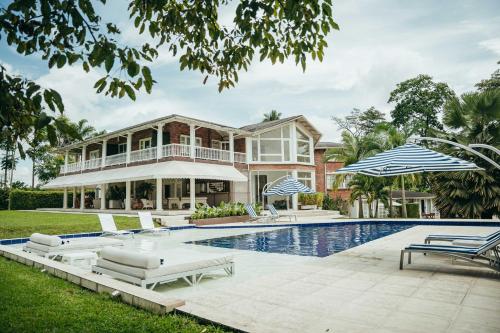 Swimming pool, Hotel Boutique El Triangulo in Armenia