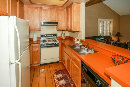 Gone Fish Inn-1766 by Big Bear Vacations - image 9