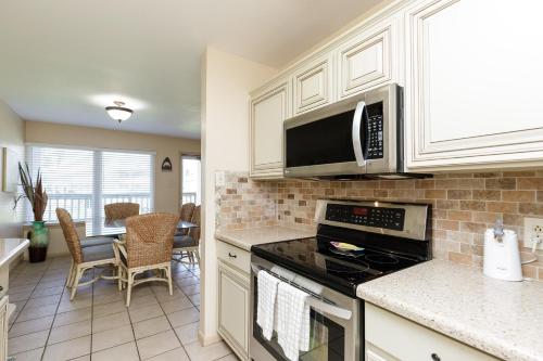 Surfside 110 by Padre Escapes - image 13
