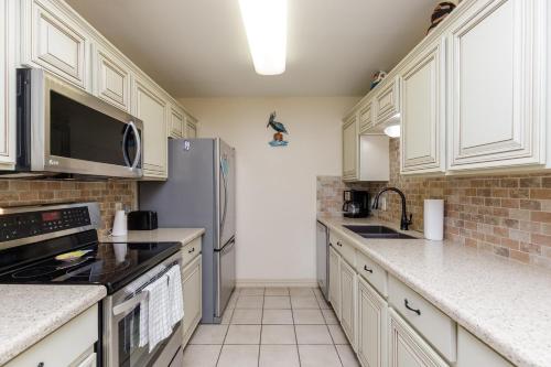 Surfside 110 by Padre Escapes - image 11