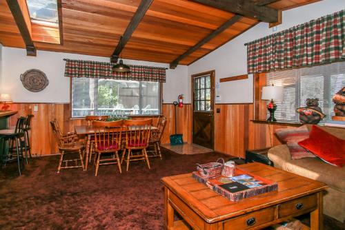 Moonridge Cottage-1817 by Big Bear Vacations - image 10