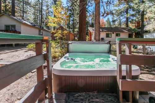 Moonridge Cottage-1817 by Big Bear Vacations - image 11