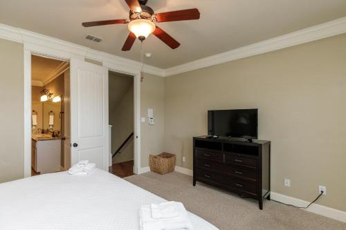 Cottage House 203 by Padre Escapes - image 13