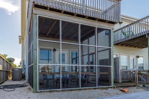 Waterfront Getaway Unit K by Padre Escapes - image 2