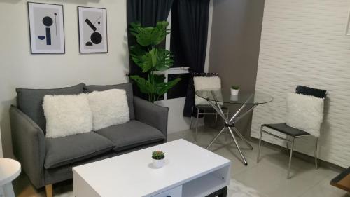 A2J Luxury BGC 2BR Loft Near Malls, Burgos Circle, Metro Manila