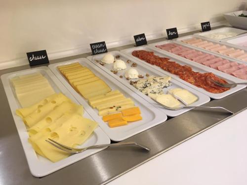 Pure White - main image