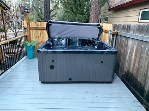 Sunny Forest Cottage #1924 by Big Bear Vacations - main image