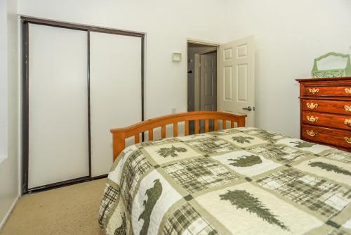 Knotty Pine Big Bear Lake Retreat-1899 by Big Bear Vacations - main image