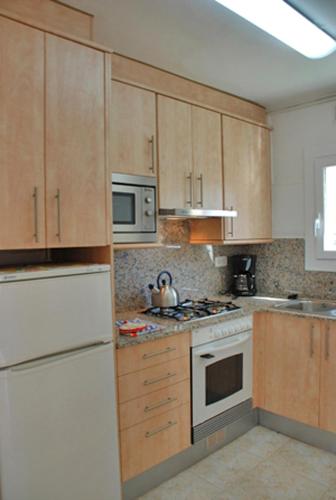 Three-Bedroom Apartment 3 image 9