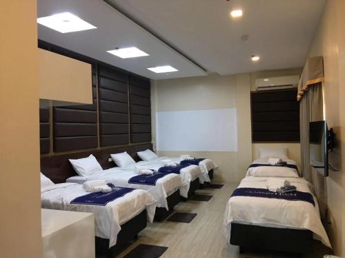 6 twin beds