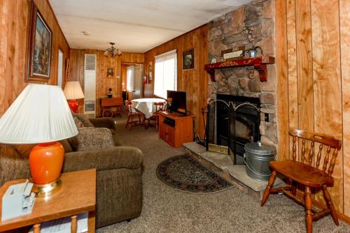 Eagles Cottage - 1975 by Big Bear Vacations - main image