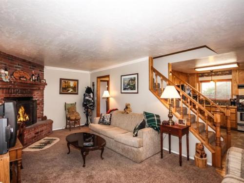 Idle Hours Inn - 1945 by Big Bear Vacations in Big Bear City (CA)