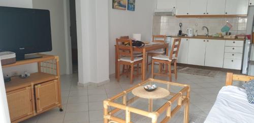 Nice homely 2-bedroom apartment close to the beach