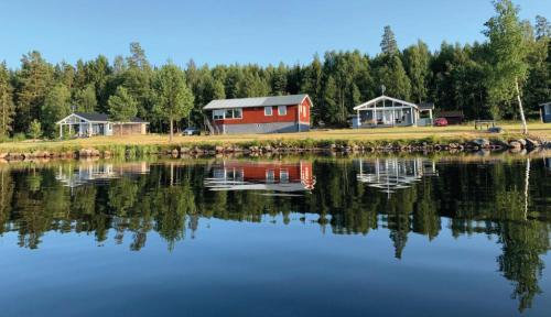 Lakeview Houses Sweden - Red House - Svärdsjö