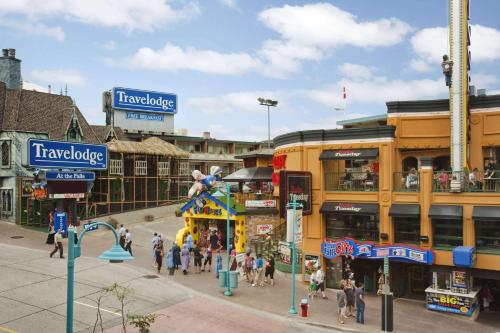 Travelodge by Wyndham Niagara Falls At the Falls