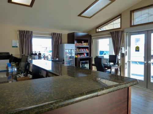 ล็อบบี้, Rodeway Inn & Suites Ontario in ออนแทรีโอ (OR)