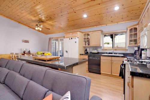 River Rock Lodge - 1953 by Big Bear Vacations - image 3
