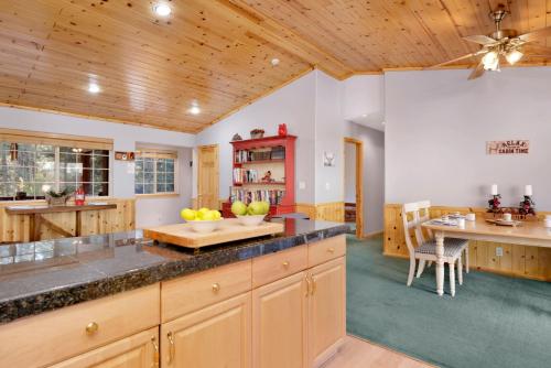 River Rock Lodge - 1953 by Big Bear Vacations - image 12