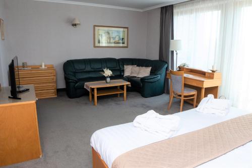 Deluxe Double Room with Extra Bed