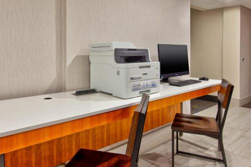 Holiday Inn Express Fairfax-Arlington Boulevard by IHG in Fairfax, USA