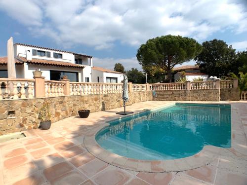 Villa Lac de Saint Cassien gîte à louer Bois de l'Ermite