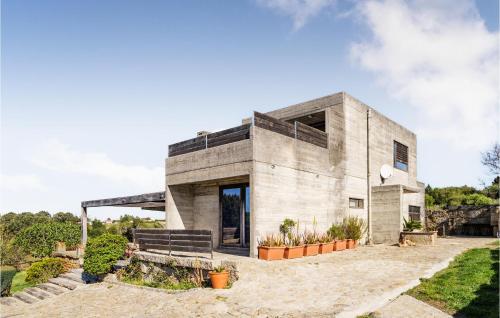  Awesome Home In Noalla With House Sea View, Ferienwohnung in Noalla