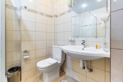 Regency Hotel - image 2