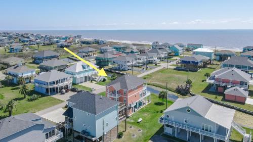 4Br 3Ba - Ocean Views - Walk 2 Beach - Tiki Bar - with Creek