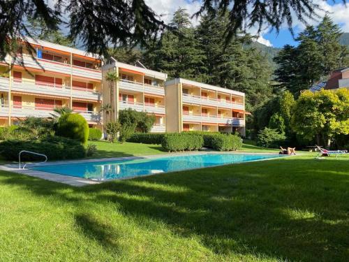 Garden Pool Apartment Meran 2000