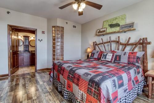 Gorgeous 2BD 2BTH Condo with Mountain Views Pool Hot Tub Game Room Close to Parkway in Pigeon Forge, USA