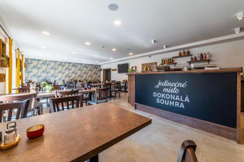 Étterem, Penzion Kurtovka Staňkovice (Penzion Kurtovka Stankovice) in Žatec