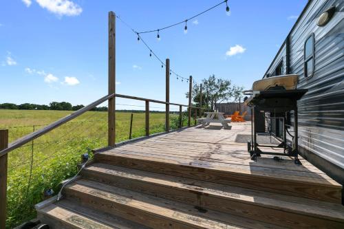 Stunning Luxury Travel Trailer Home with Hot Tub and Grill - image 6