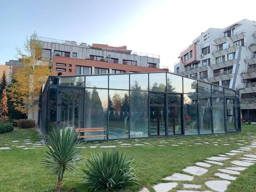 Sliver city next to paradise mall and metro, Sofia (photo 8)