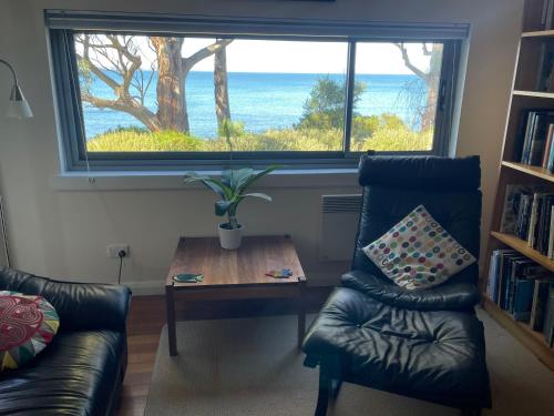 Beachside Taroona with Spa