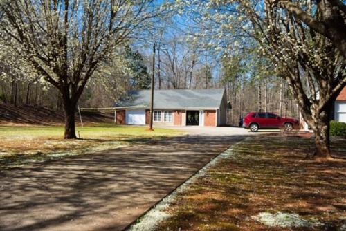 A Peaceful Hidden Treasure in Oxford GA