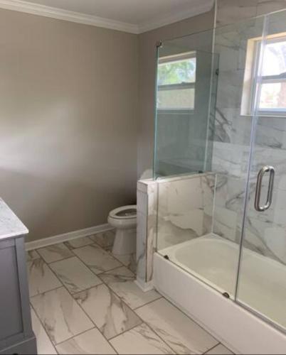 Atlanta Unit 1 Room 1 - Peaceful Private Master Bedroom Suite with Private Balcony in Atlanta, USA
