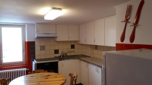 Kjøkken, Halte au pied du Creux du Van in Travers