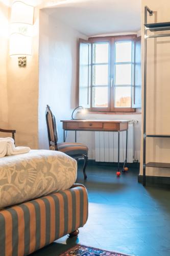 1 queen bed, 1 twin bed