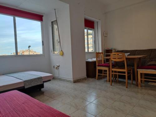  53-Piso en Alicante para 10 personas in Alicante