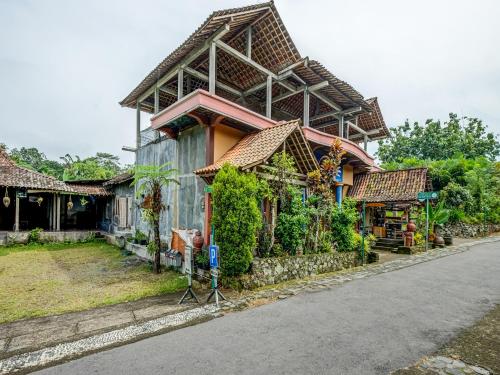 OYO Homes 90996 Desa Wisata Pulesari Syariah