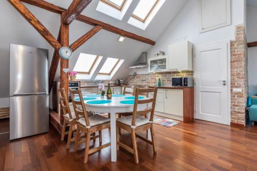 Beautiful and Romantic Penthouse with Two Terraces, Bratislava (fotografie 6)