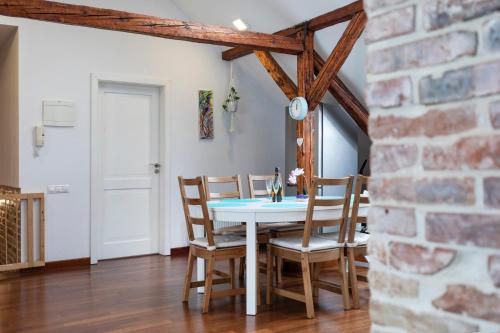 Beautiful and Romantic Penthouse with Two Terraces, Bratislava (fotografie 10)