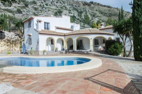  Spacious 3-bedroom villa with private pool in Benigembla, Spain., Ferienwohnung in Murla