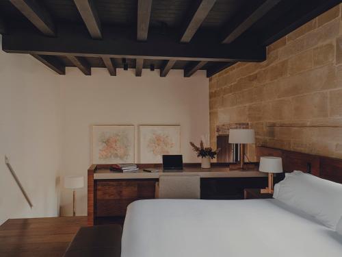 Hotel Santa María Briones
