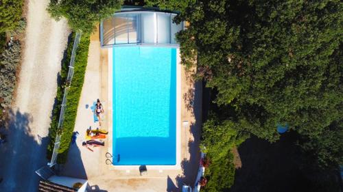 Chalet d'une chambre avec piscine partagee terrasse et wifi a Saint Jean du Pin gîte à louer Saint-Sébastien-d'Aigrefeuille