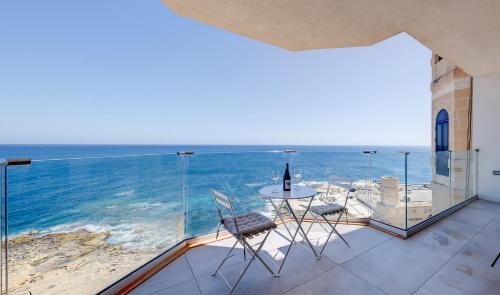 Apartment with Sea View room in Superb Seafront Family Apartment by Buena Vista